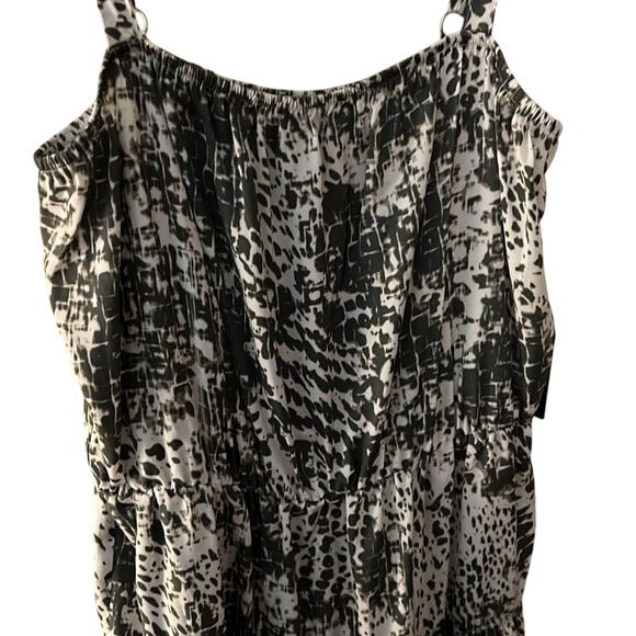 Express Gray Animal Print Tiered Dress Size M - Picture 4 of 8
